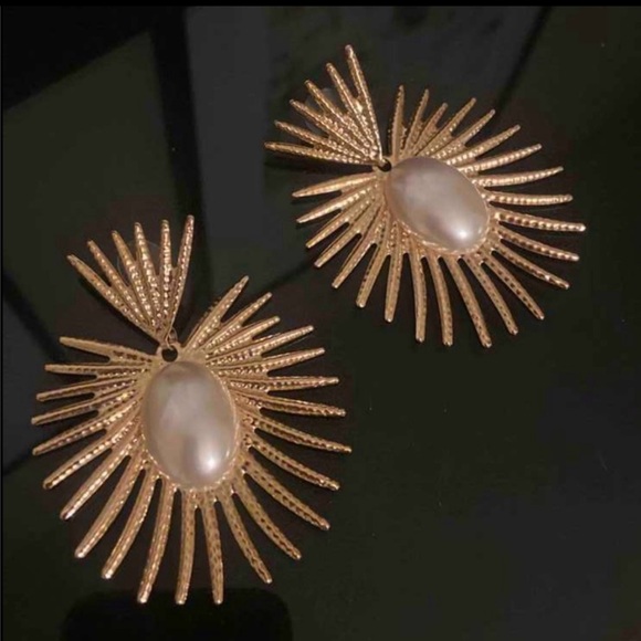 Zara Radiance Large Pearl Heart Crown Sunburst Beam Ray Regal Royal Gold Earring - Picture 5 of 16